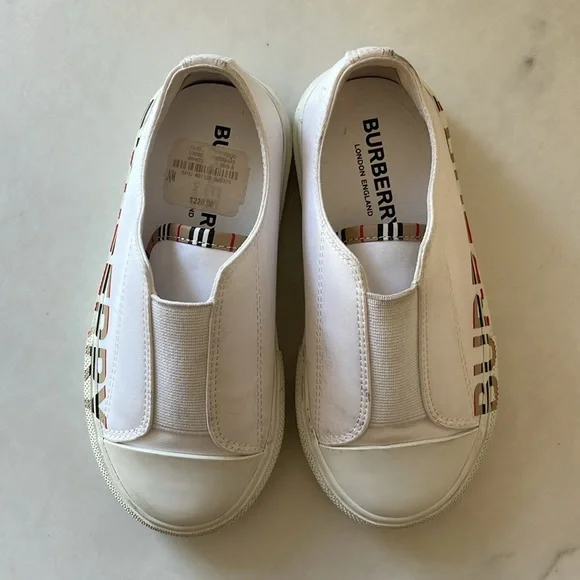Burberry Kids Mini Larkhall IS (Toddler) size Europe 26 USA toddler 9 - Picture 7 of 11